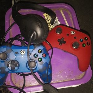 Xbox controllers and a Mic.